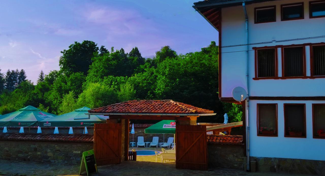 Yakovtsi Inn Exterior photo